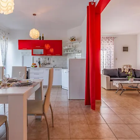 In With Kitchen * Sisan
