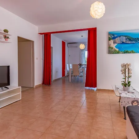 Holiday home In With Kitchen *