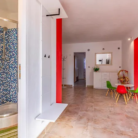 Holiday home In With Kitchen Sisan