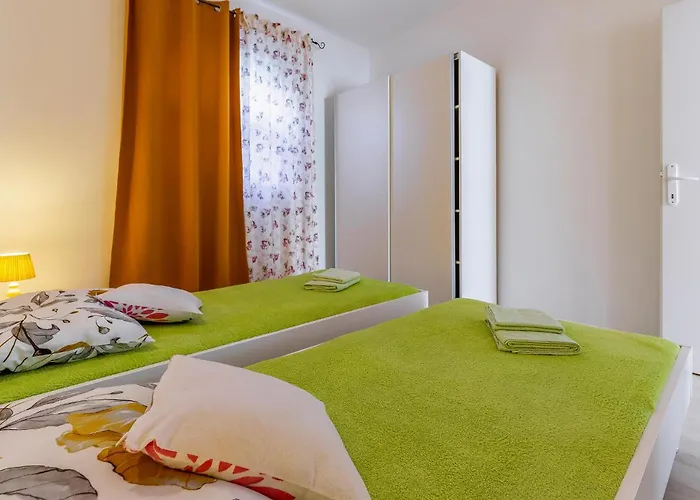 In With Kitchen Šišan