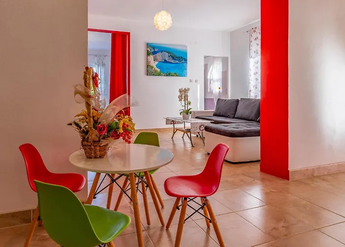 In With Kitchen * Šišan