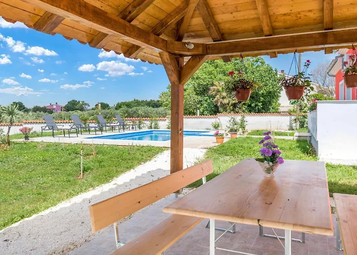 In With Kitchen Šišan