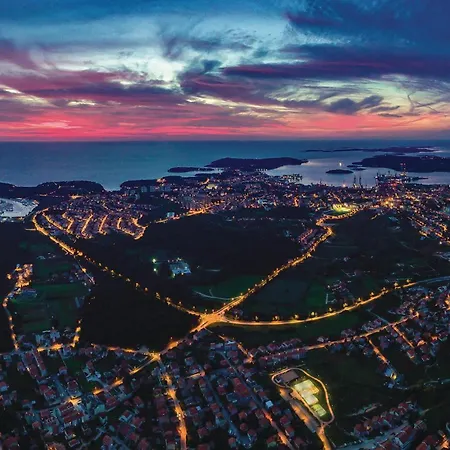 In With Kitchen Šišan