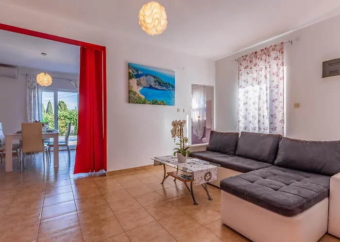 In With Kitchen Šišan