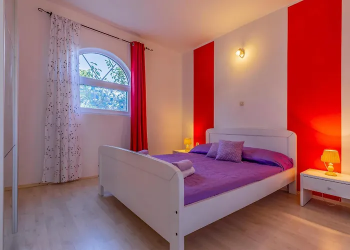 In With Kitchen Šišan