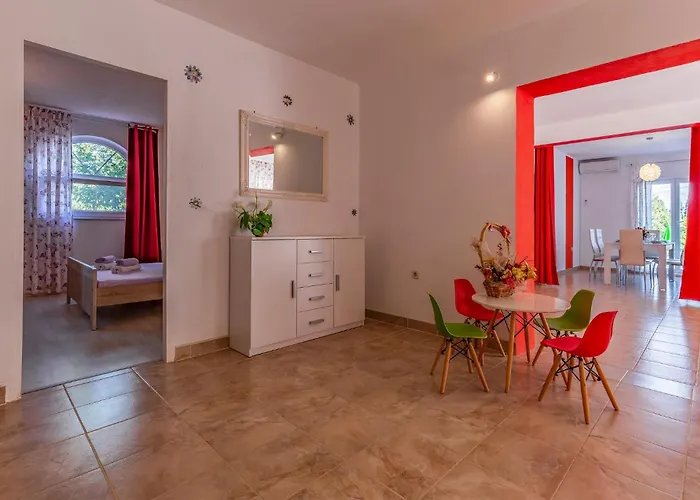 Сasa de vacaciones In With Kitchen